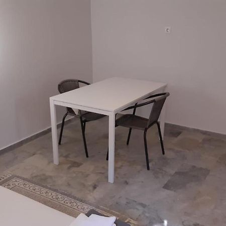 Cosy Guesthouse-Souterrain With Garden In City Center Corinth Kültér fotó