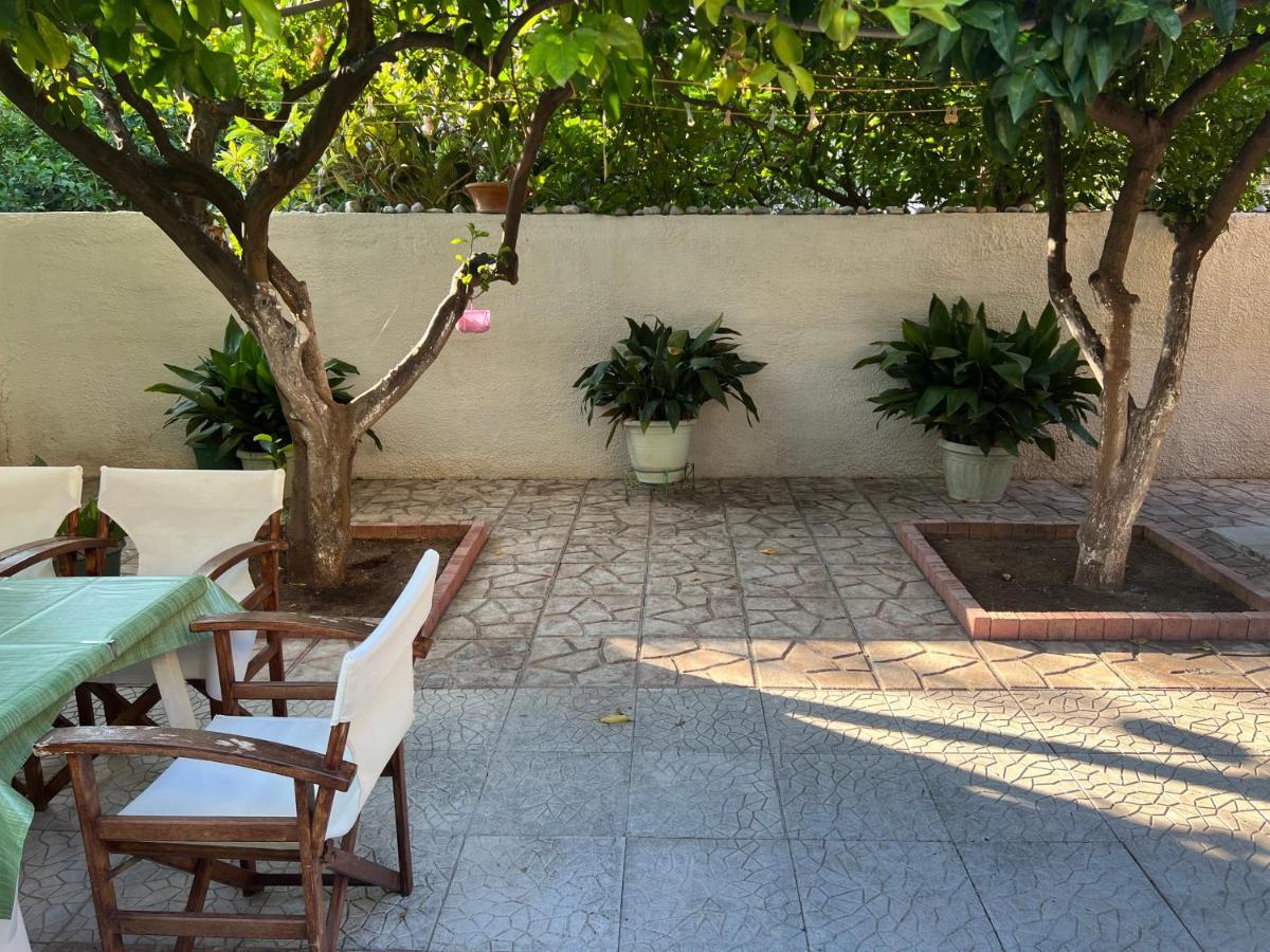 Cosy Guesthouse-Souterrain With Garden In City Center Corinth Kültér fotó