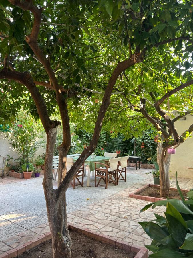 Cosy Guesthouse-Souterrain With Garden In City Center Corinth Kültér fotó