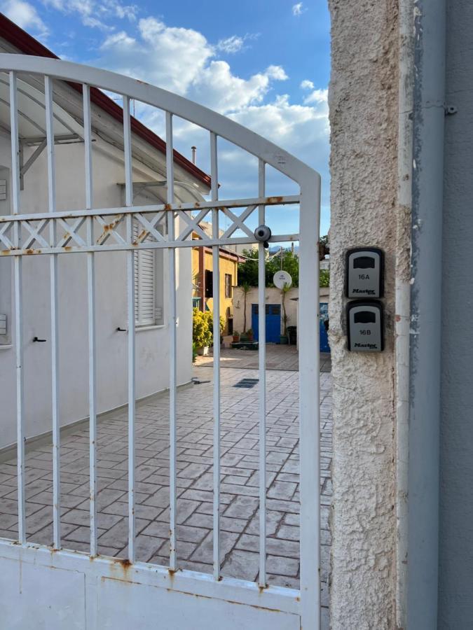 Cosy Guesthouse-Souterrain With Garden In City Center Corinth Kültér fotó