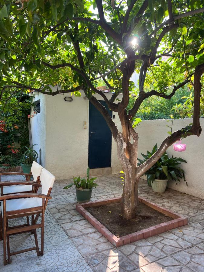 Cosy Guesthouse-Souterrain With Garden In City Center Corinth Kültér fotó