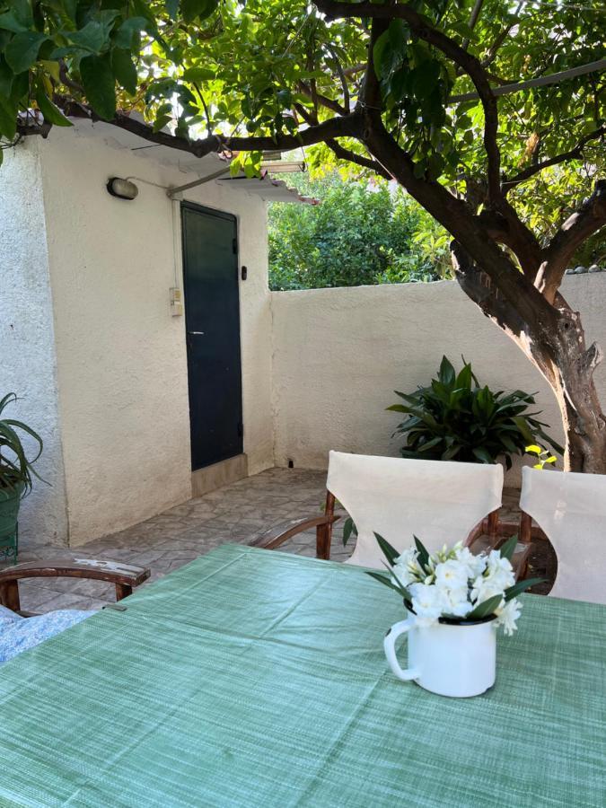 Cosy Guesthouse-Souterrain With Garden In City Center Corinth Kültér fotó