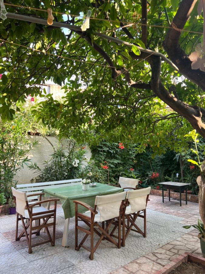 Cosy Guesthouse-Souterrain With Garden In City Center Corinth Kültér fotó