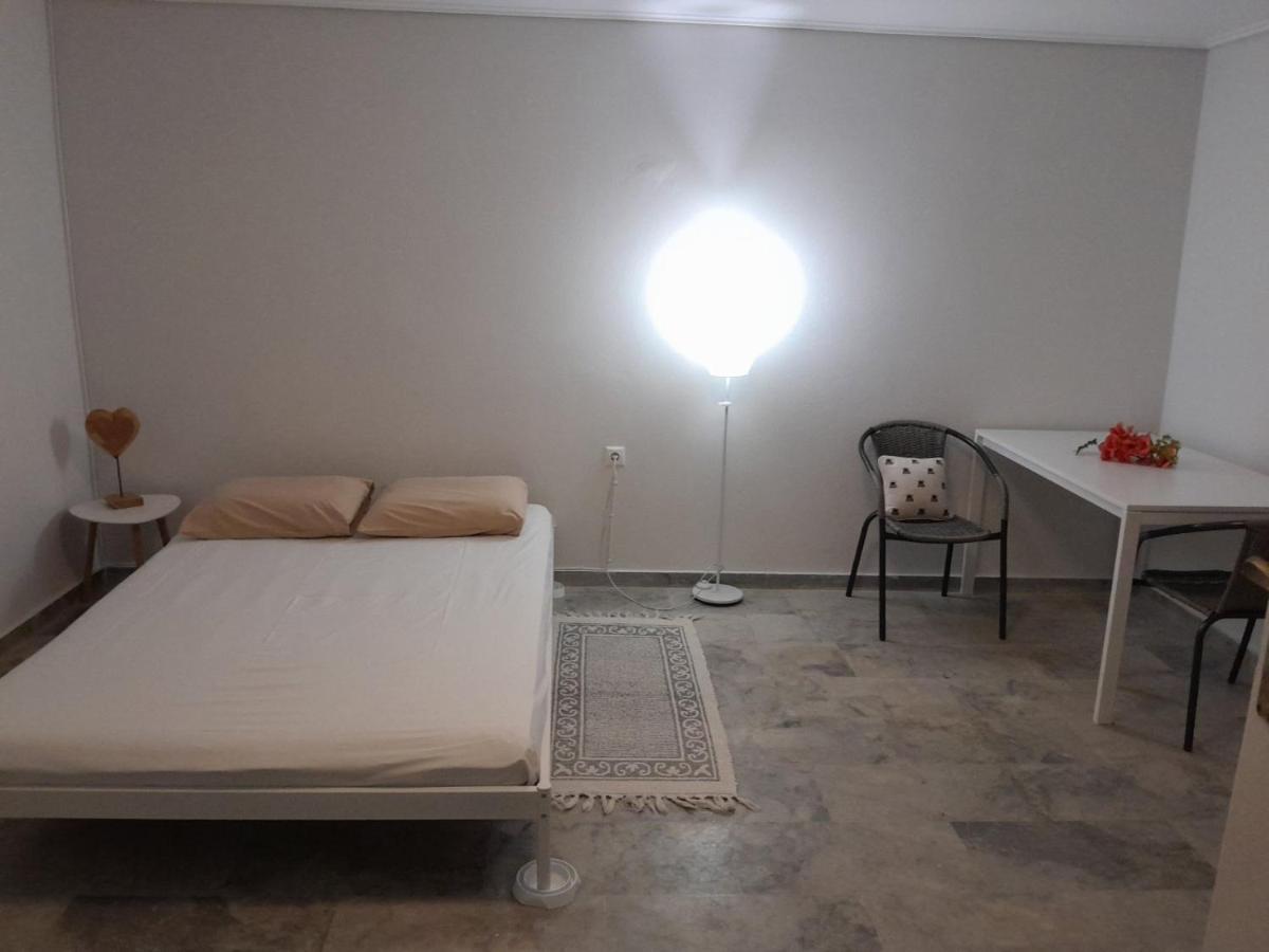 Cosy Guesthouse-Souterrain With Garden In City Center Corinth Kültér fotó