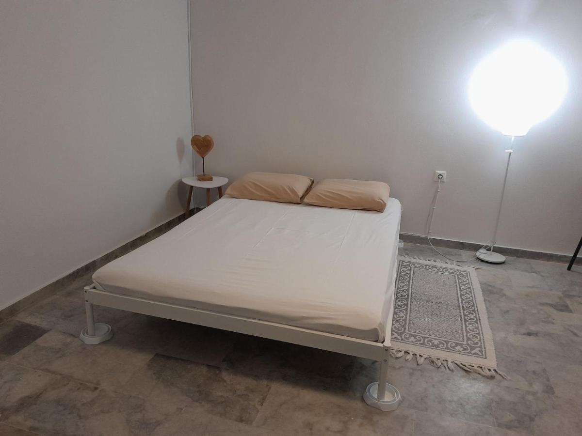 Cosy Guesthouse-Souterrain With Garden In City Center Corinth Kültér fotó