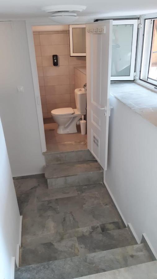 Cosy Guesthouse-Souterrain With Garden In City Center Corinth Kültér fotó