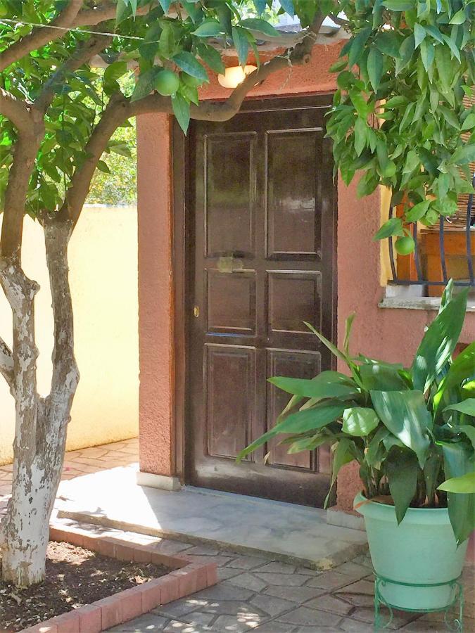 Cosy Guesthouse-Souterrain With Garden In City Center Corinth Kültér fotó